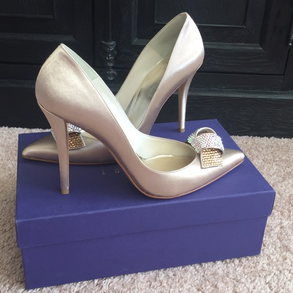 Gold satin pumps with Swarovski crystal bow - Picture 4 of 5